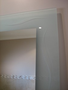 carved-mirror-border-close