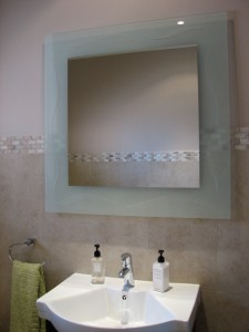 carved-mirror-with-wave-des